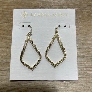 Kendra Scott ✨ Sophia Drop Earrings In Gold